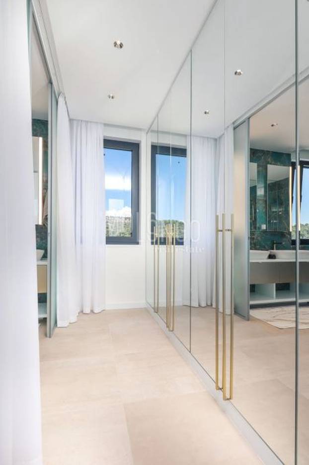 Opa! Vila na Pagu opremljena je tako da ni ne morate na plažu