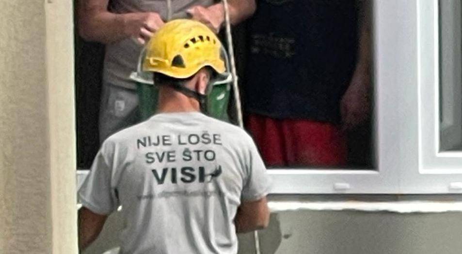 Zagrepčanka snimila radnike s hit sloganom  na majicama: Svaka čast, nasmijali su me