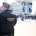 U Dubravi sve puno policije uo&ccaron;i derbija. Neke mladi&cacute;e ubacili u maricu: 'Redovno postupanje'