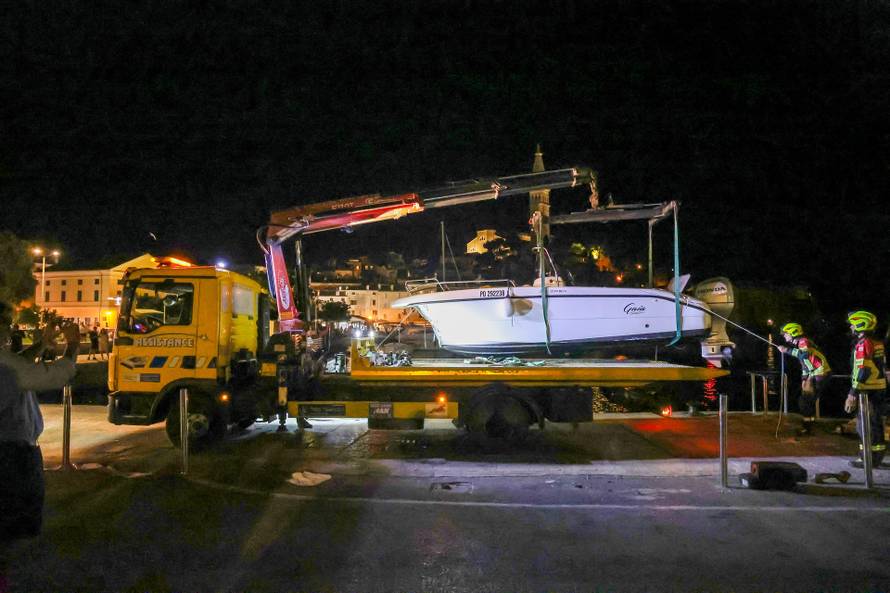 Rovinj: Gliser se zabio u rivu