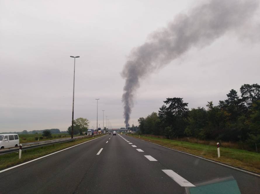 Izgorjela  baraka uz zagrebačku obilaznicu kod motela Plitvice
