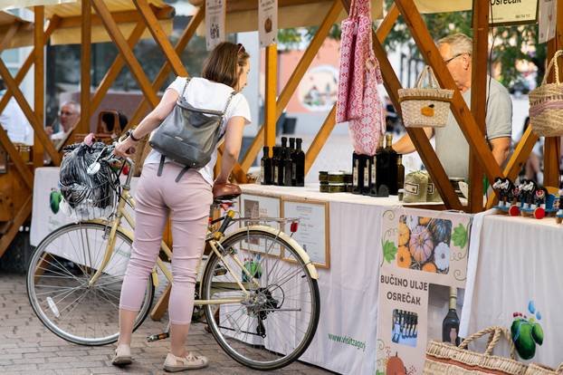Zagreb: Manifestacija "100% Zagorsko" na Europskom trgu