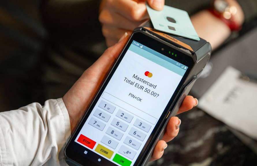 Stiže sezona, a vi uvodite kartično plaćanje? Imamo super rješenje bez skrivenih troškova