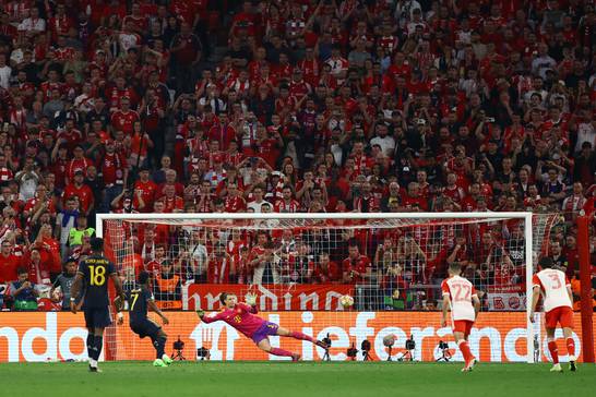 LIVE Bayern - Real Madrid 2-2: Ma ovaj Real ima sto života! Vinicius izjednačio iz penala