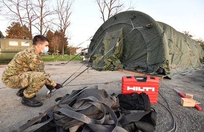 Hrvatska vojska postavlja covid šatore kraj bolnice u Varaždinu