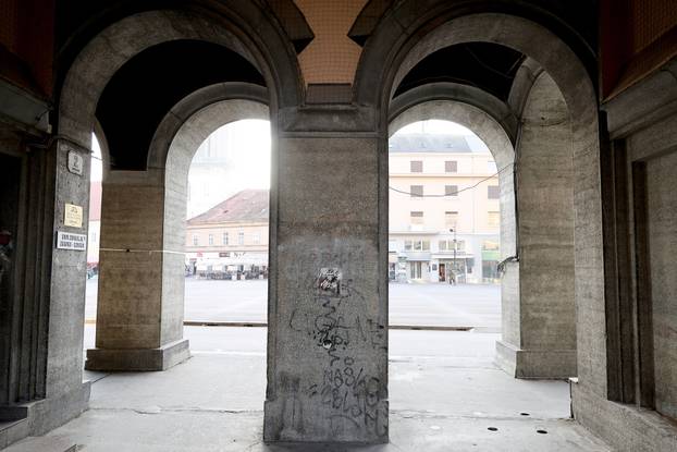 Zagreb: Pet mjeseci nakon zatvaranja obnova tržnice Dolac još nije počela, a ne zna se ni kada će