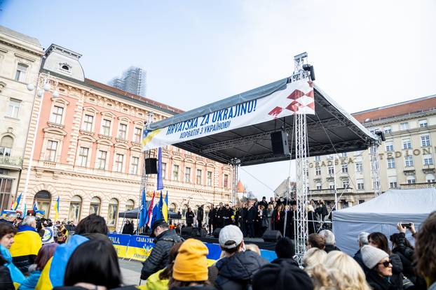 Zagreb: Skup podrške Ukrajini i ukrajinskom narodu na Trgu bana Josipa Jelačića
