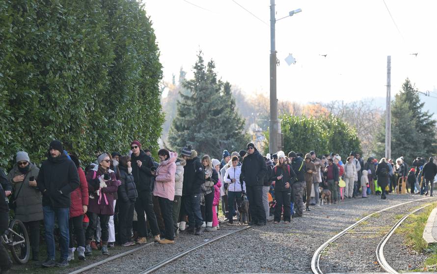 Zagreb: Ogromna gužva na žičari nakon što je na Sljemenu pao snijeg