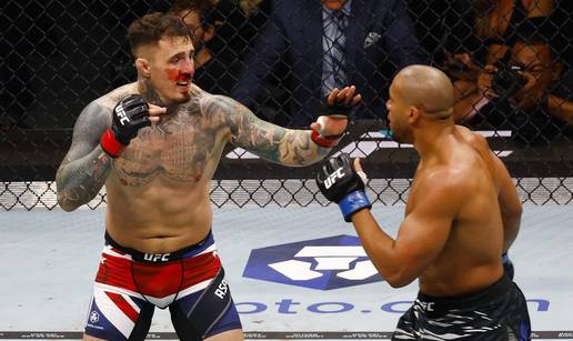 Publika zviždala nakon prekida borbe Aspinalla i Ganea! 'Dobio sam prstom u oko, vi zviždite?'