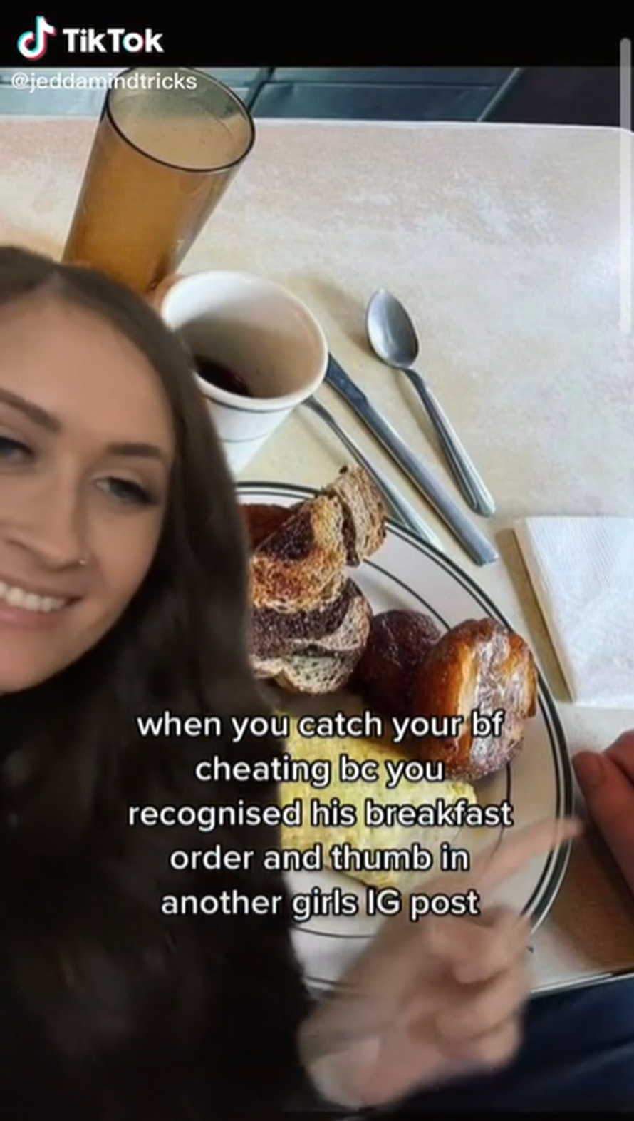 Saznala da je dečko vara na internetu: 'Prepoznala sam njegov palac kod druge cure'