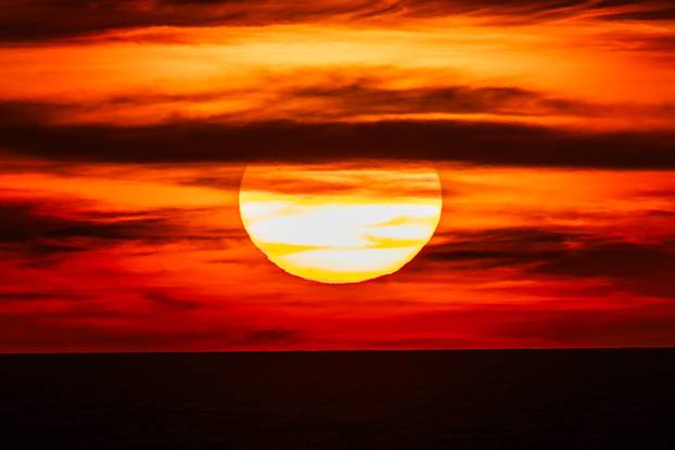 Vela Luka: Zalazak sunca promatran sa trajekta Oliver