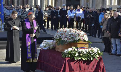 Tisuće ljudi u Veneciji ispratilo sugrađanku ubijenu u Parizu 