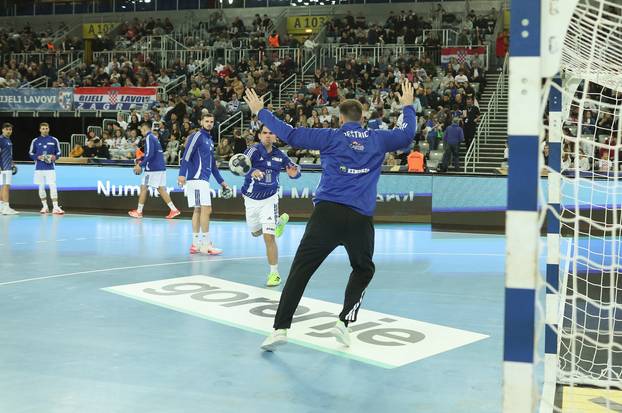 Zagreb: Zagrijavanje igrača uoči početka utakmice RK Zagreb i Paris Saint-Germain