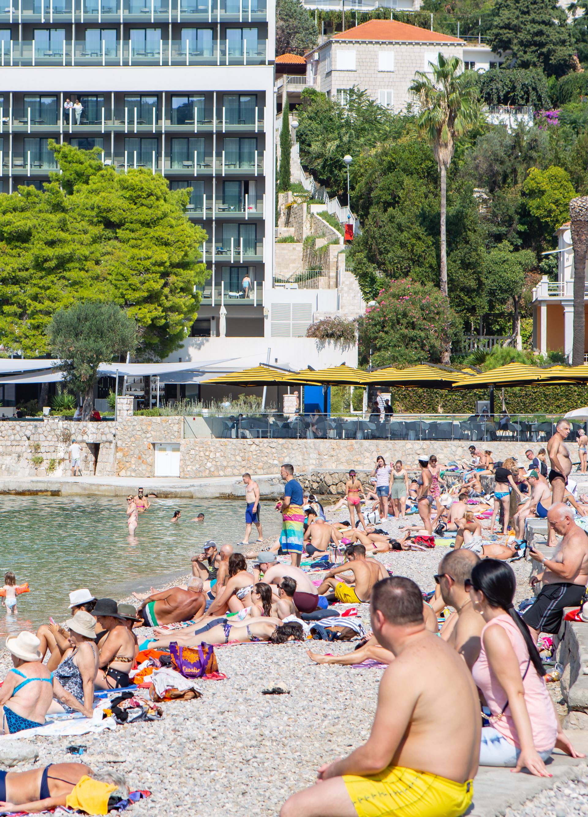 Dubrovnik: Zbog visokih temperatura mora, plaÅ¾e joÅ¡ uvijek pune