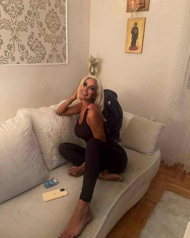 FOTO Obožava Vučića i Putina. Srpska političarka: Ružni bi da se politikom bave samo gabori!'