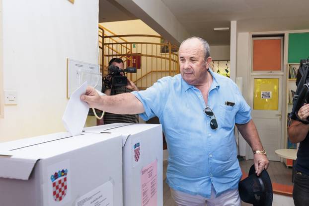 Željko Kerum i supruga Fani Horvat glasovali na prijevremenim izborima u Splitu