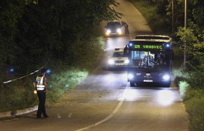 Učenici su uzeli automobil, jurili i zabili se u stablo...