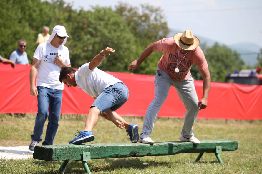 Pobjednik Medo pobjegao preko ograde, ljudi su bježali od njega