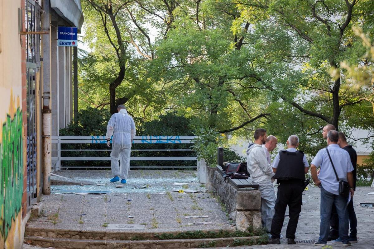 Eksplozija probudila Kantridu: Pljačkaši su raznijeli bankomat