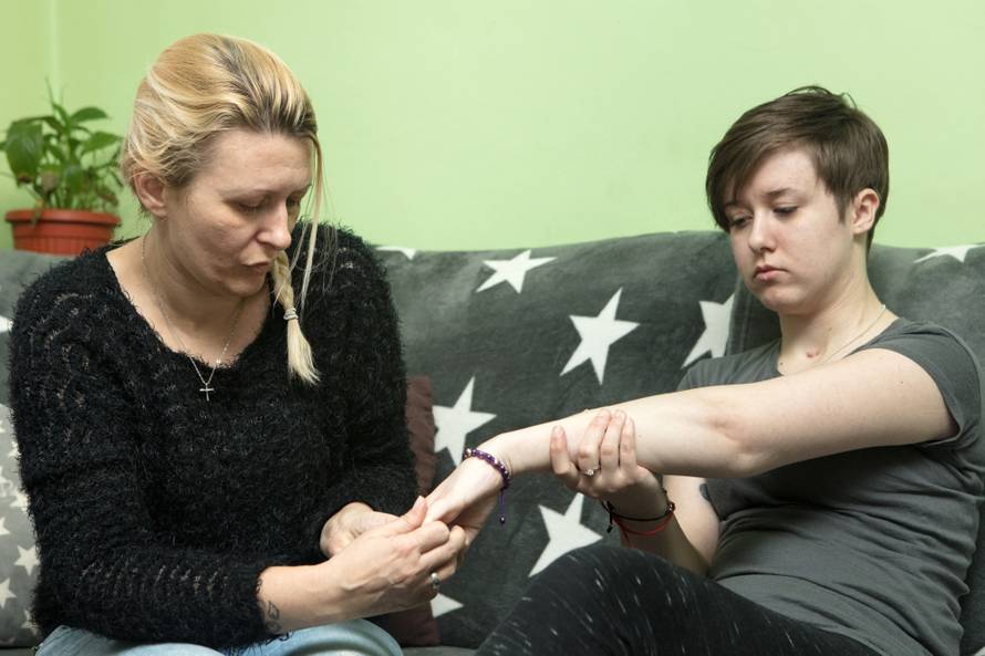 Sara (21) imala dva moždana udara: 'Hodam pomoću štapa'