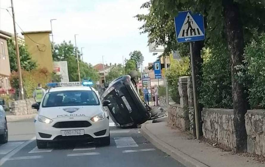 Auto završio na krovu u Viškovu: 'Prevrtao se čak tri puta, stakla je bilo posvuda'