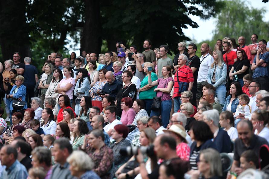 Čakovec: Plesna predstava "Na dlanu jezera"