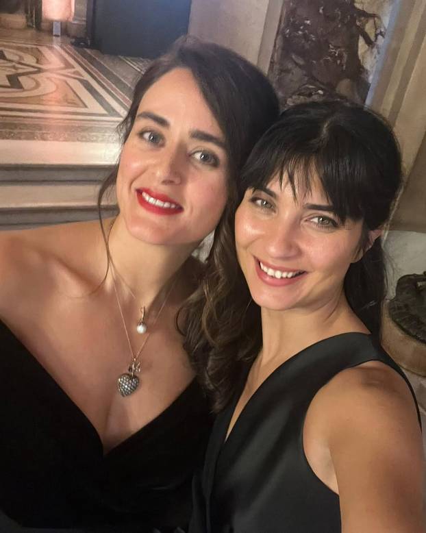 FOTO Sve ljepša i ljepša! 'Asi' je publiku osvojila dugom crnom kosom. Evo kako sada izgleda