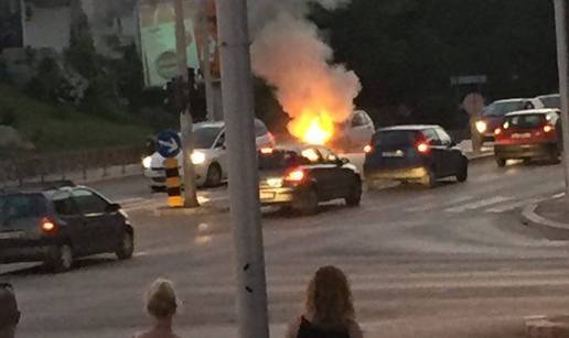 U vožnji joj se zapalio auto, srećom nitko nije ozlijeđen