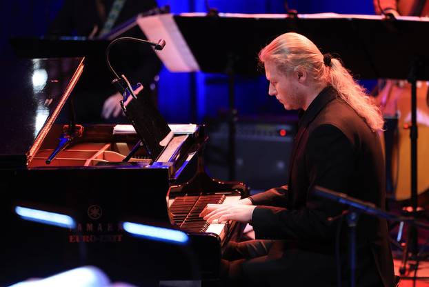 Zagreb: Jazz orkestar HRT-a i Miron Hauser uz osam istaknutih pijanista odali su počast Matiji Dediću 