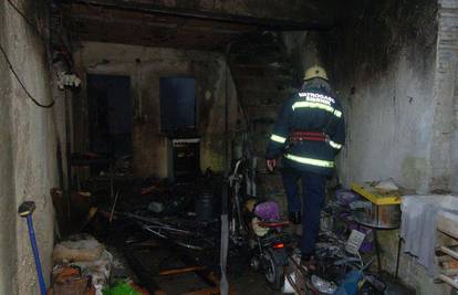 Šibenik: Vatrogasci nisu mogli prići zapaljenoj kući