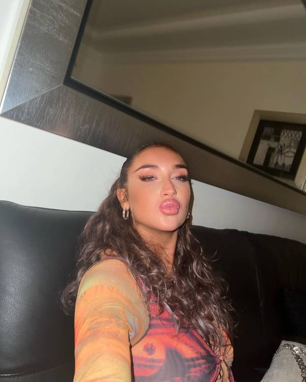 FOTO Bujna kći legende Uniteda provocira oskudnim izdanjima