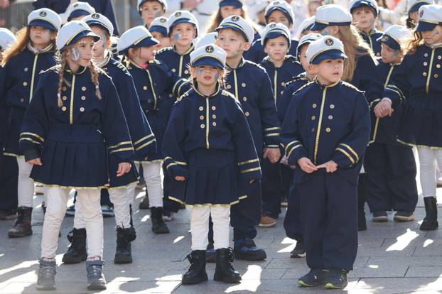 FOTO Najslađa galerija danas - Riječkim karnevalom prošetalo tisuće maškara