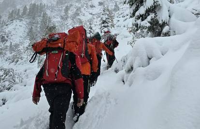 Snježna lavina zatrpala trojicu Hrvata u Sloveniji: Pronašli su tijela, bila su duboko u snijegu