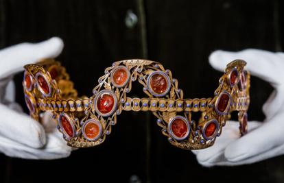 Raskošne tijare Napoleonove supruge na aukciji: Pogledajte kako izgleda luksuz iz davnina