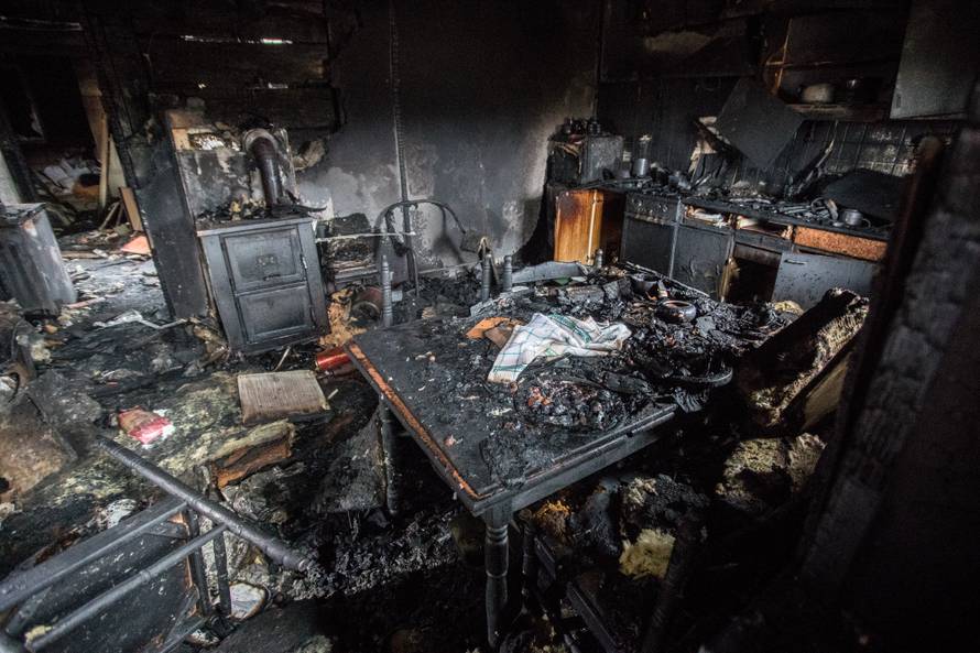 'Sve mi je izgorjelo, i odjeća. Sve što imam je ovo što nosim'