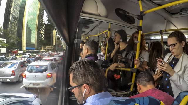 Odbio se dići trudnici u busu jer je 'naporno radio deset sati'