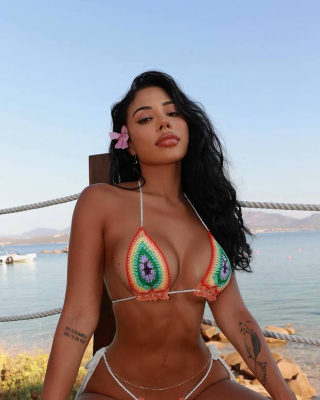 FOTO Seksi kuharica koja je zaludjela milijune: Nataly kuha u izazovnim izdanjima
