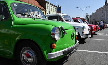 FOTO Oldtimer susret u Požegi