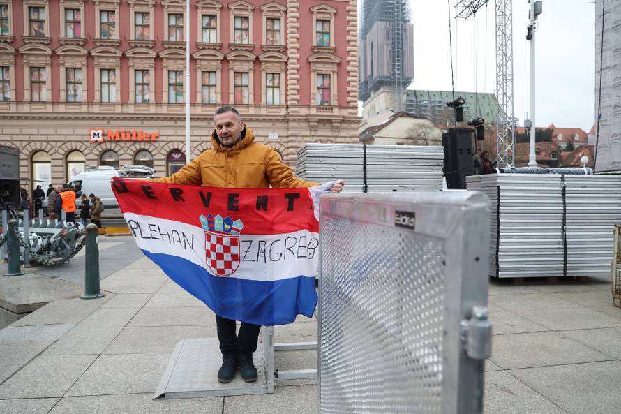Zagreb: Prvi navijači okupljaju se na glavnom Trgu uoči svečanog dočeka rukometaša 