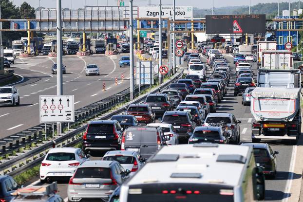 Zagreb: Gužve prema Jadranu, kolone vozila protežu se kilometrima