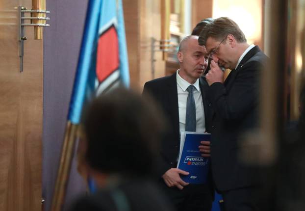 Zagreb: Andrej Plenković i Damir Krstićević u razgovoru nakon sjednice Središnjeg odbora