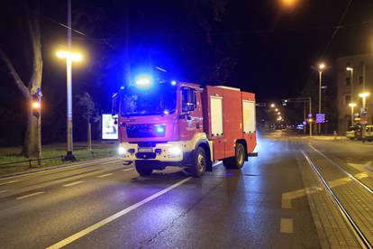 FOTO  Vatrogasci u paklu požara diljem Dalmacije: Herojski gasili cijelu noć, dolazili i iz Zagreba