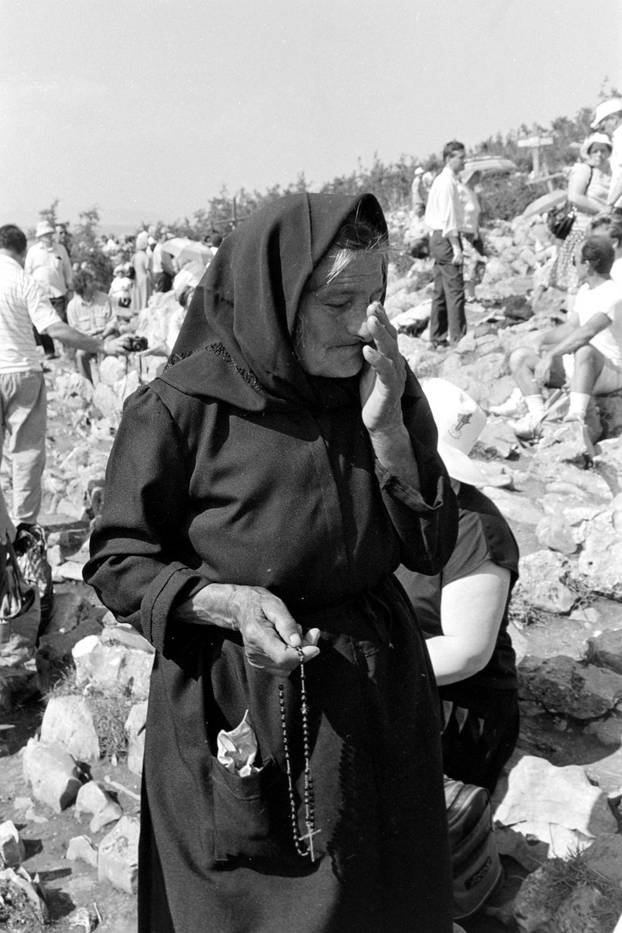 Brojni vjernici na obilježavanju 10. godišnjice ukazanja u Međurgorju, 25.6.1991.