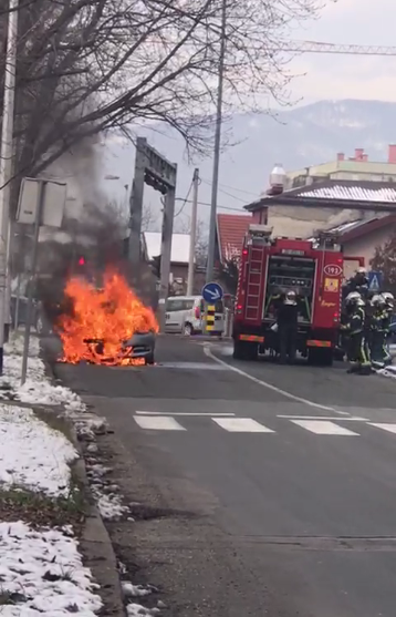 Video: Zapalio se auto u vožnji na zagrebačkim Srednjacima