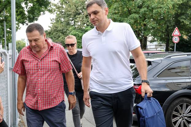 Zagreb: Istražitelji dovode uhićenog Damira Šegotu u pretres ureda u HOO