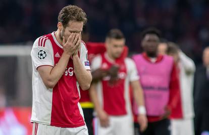 Prestrašio Ajax: Blind se opet uhvatio za prsa i srušio na pod