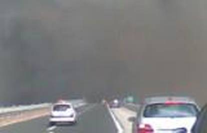 Zatvorili dio autoceste A1 zbog požara kraj Dugopolja