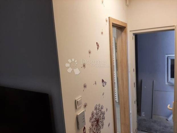 FOTO Pogledajte kako su strpali krevet u 18m2. Stan prodaju u Zagrebu. Cijena? Nevjerojatna!