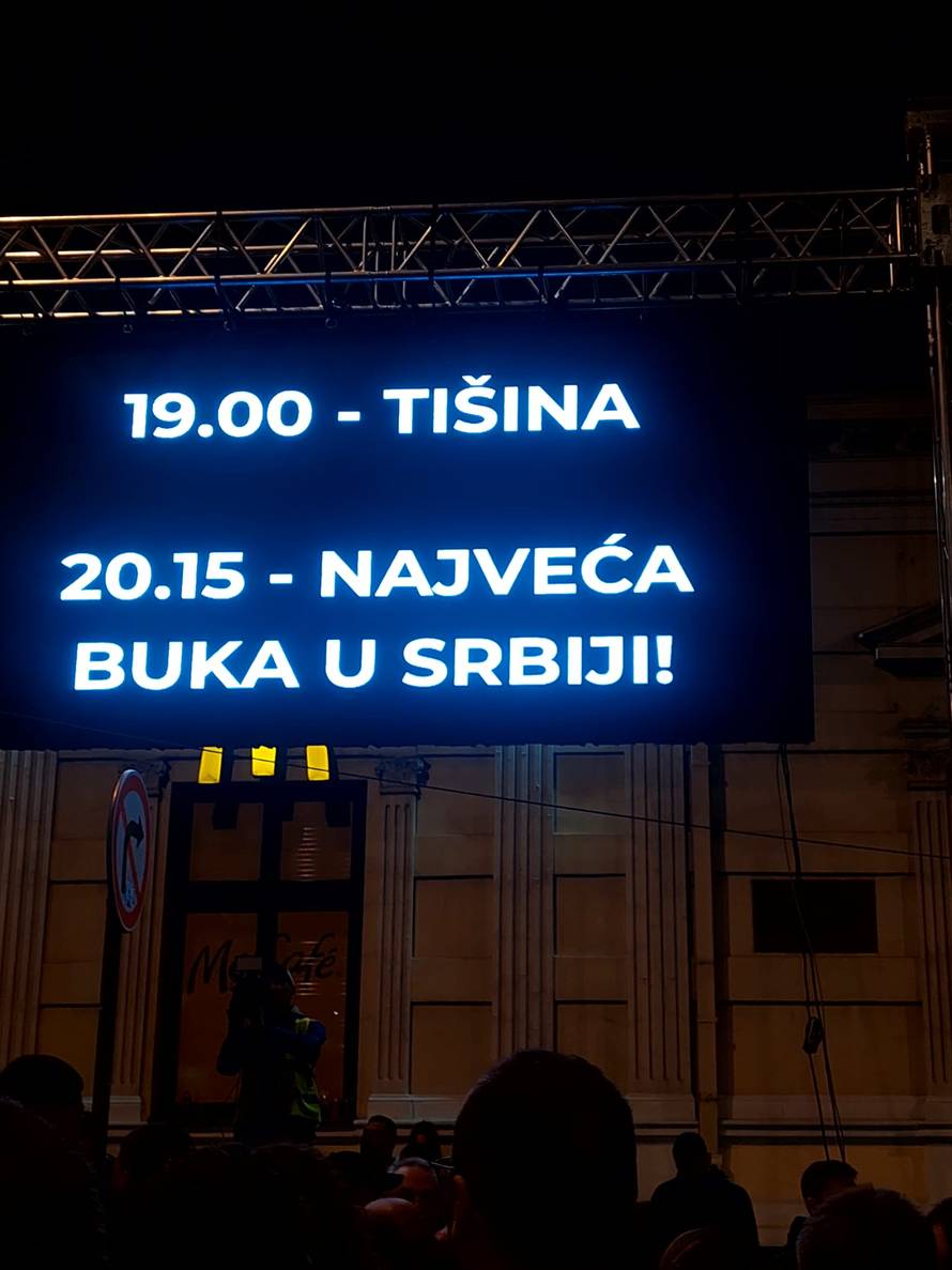 Prosvjed završio izgredima. Oglasio se Vučić: Bilo je 107.000 ljudi i nije korišten zvučni top!