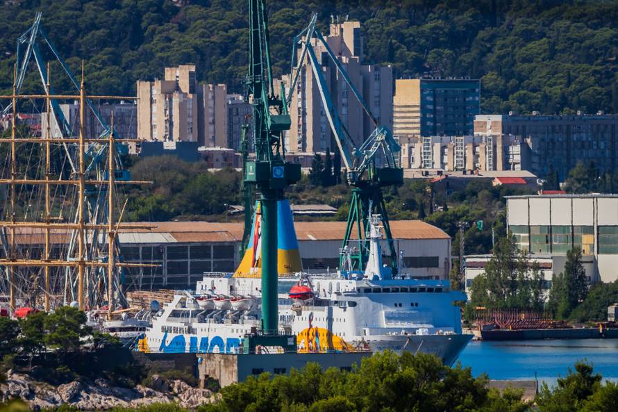 Pogled na brod Moby Drea koji se i dalje nalazi u splitskom škveru